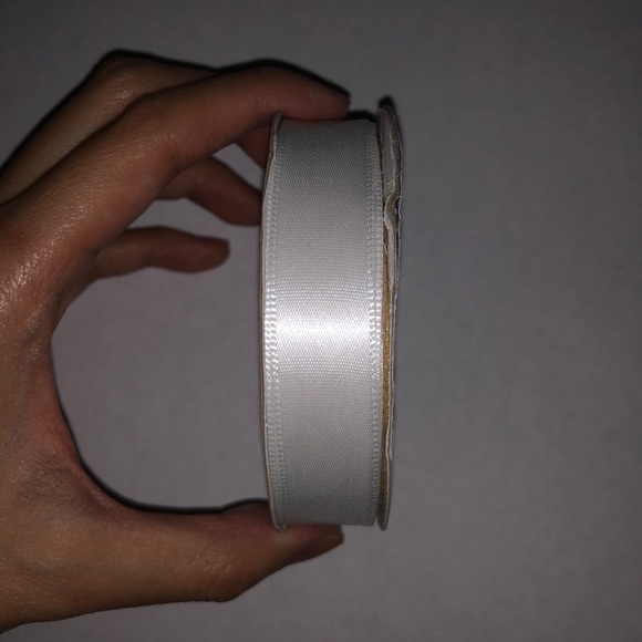 Offray White Ribbon - Picture 2 of 4